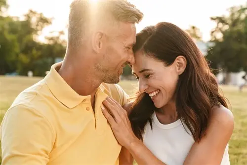 Profils vérifiés pour des rencontres sincères à Cannes